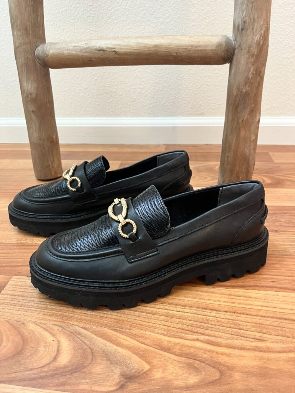 Dolce Vita Mambo Black Leather Gold Chain Lug Sole Loafers – Never Worn